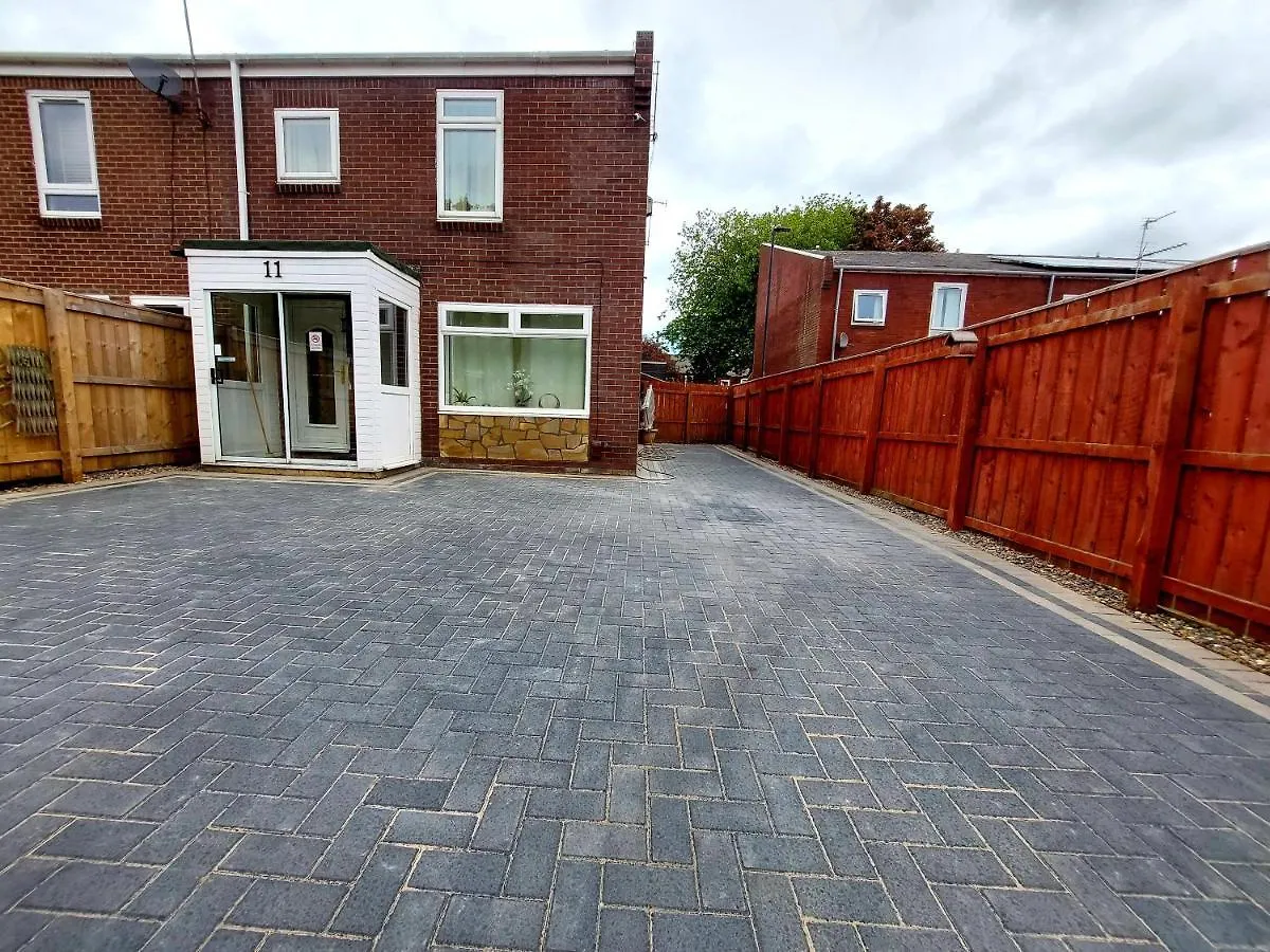Holiday home Milton House: 3-Bed Home with Free Wi-Fi and Parking in Newcastle