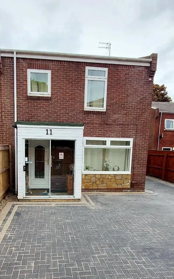 Holiday home Milton House: 3-Bed Home with Free Wi-Fi and Parking in Newcastle