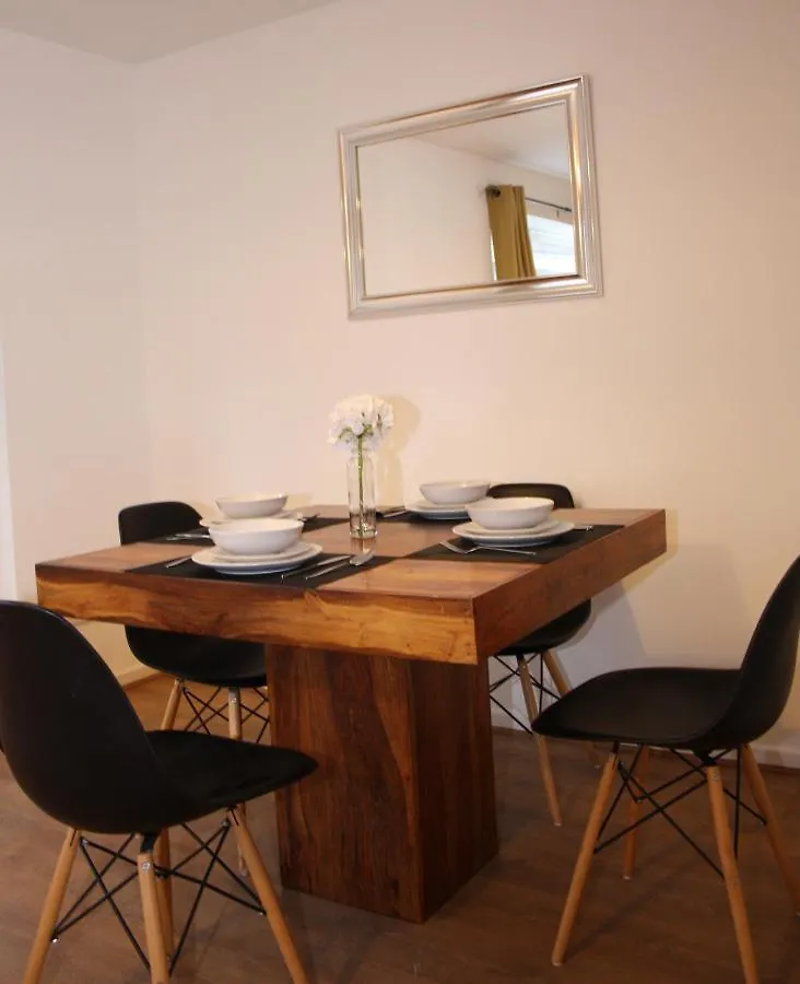Milton House: 3-Bed Home with Free Wi-Fi and Parking in Newcastle Newcastle upon Tyne