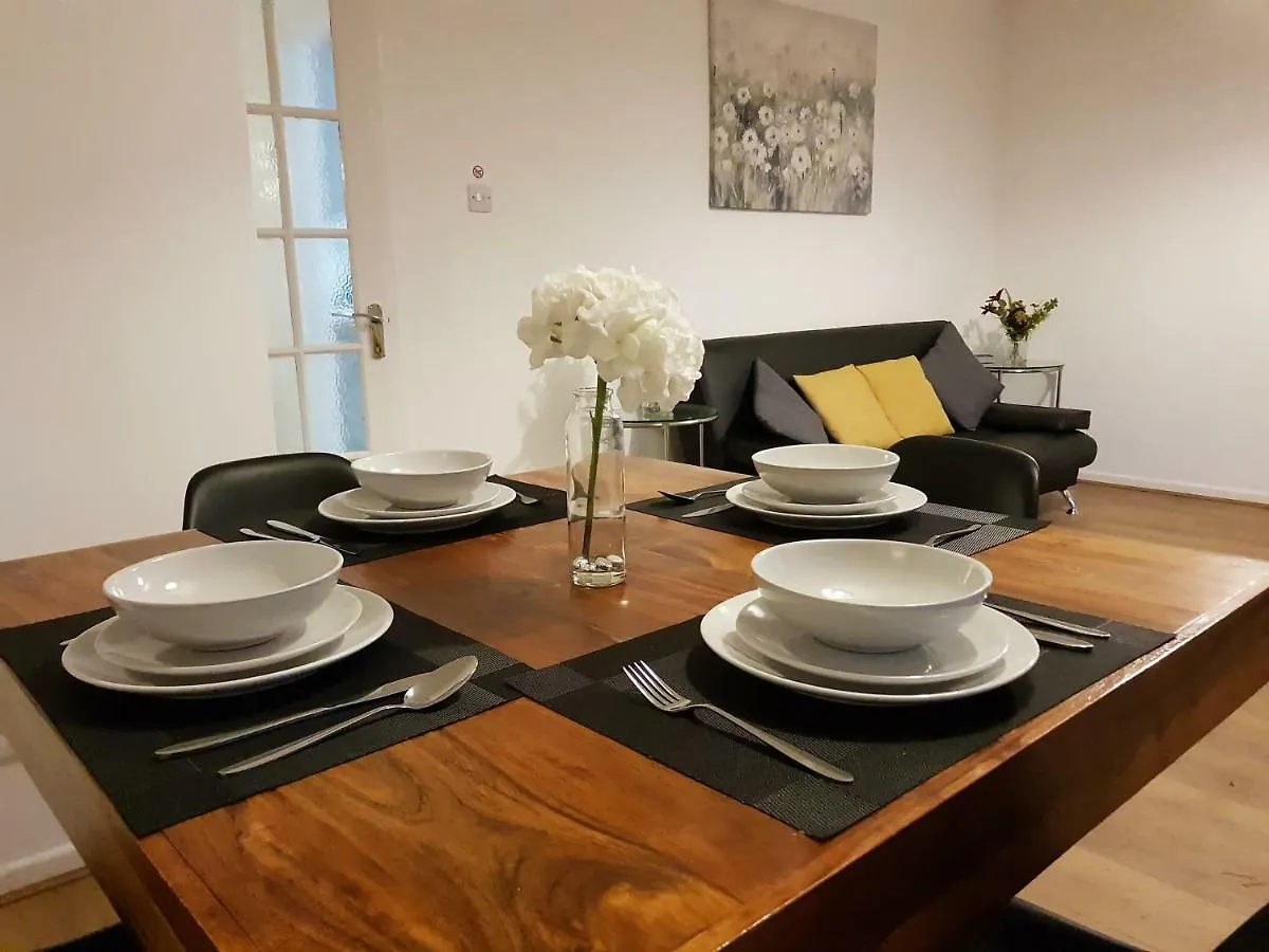 Milton House: 3-Bed Home with Free Wi-Fi and Parking in Newcastle Holiday home Newcastle upon Tyne