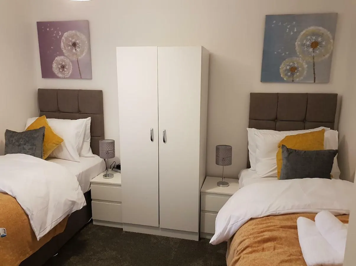 Holiday home Milton House: 3-Bed Home with Free Wi-Fi and Parking in Newcastle