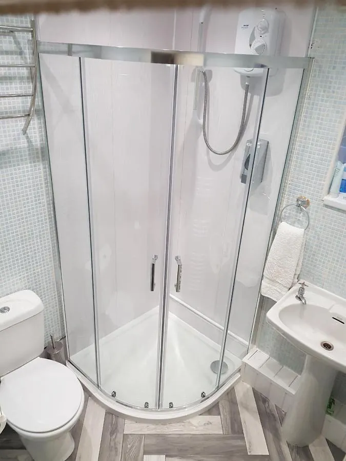 Holiday home Milton House: 3-Bed Home with Free Wi-Fi and Parking in Newcastle United Kingdom